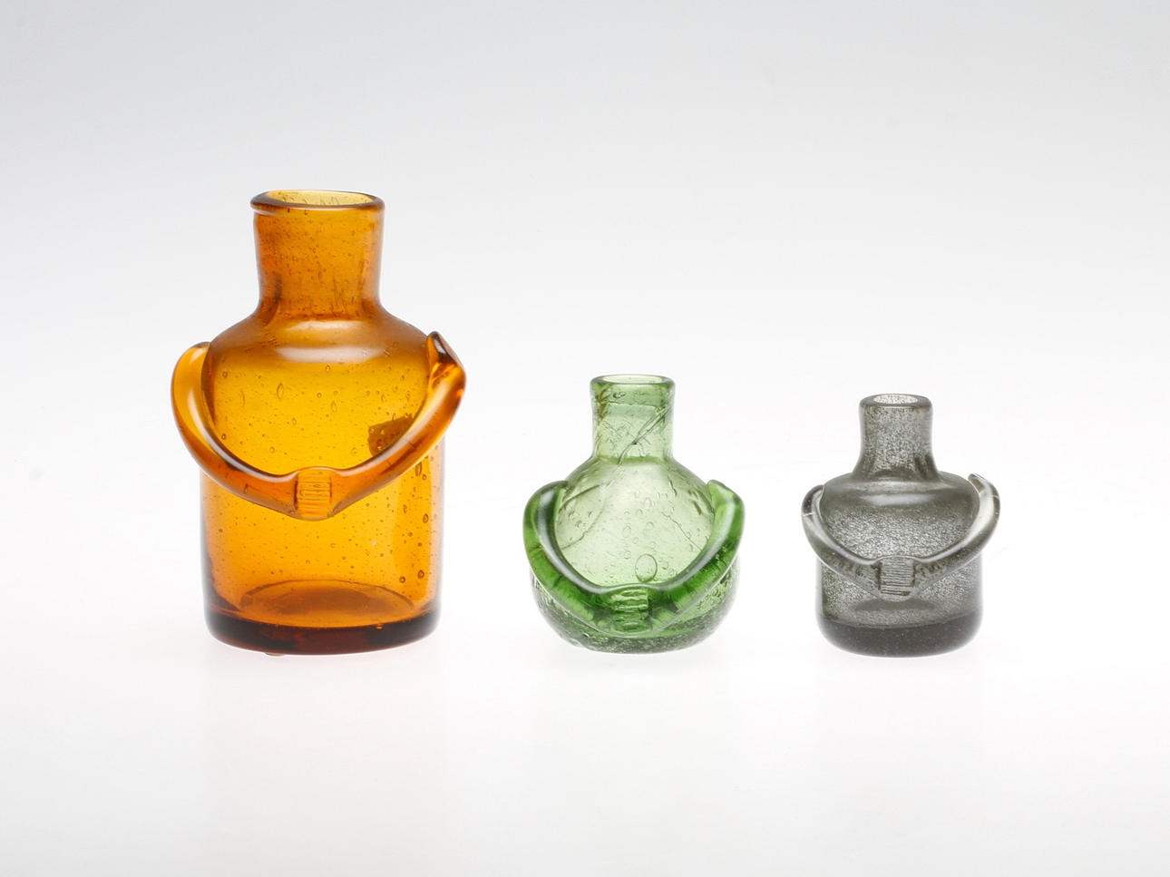 FLASKOR, 3 st, glas, Erik Höglund. Boda. Signerade.