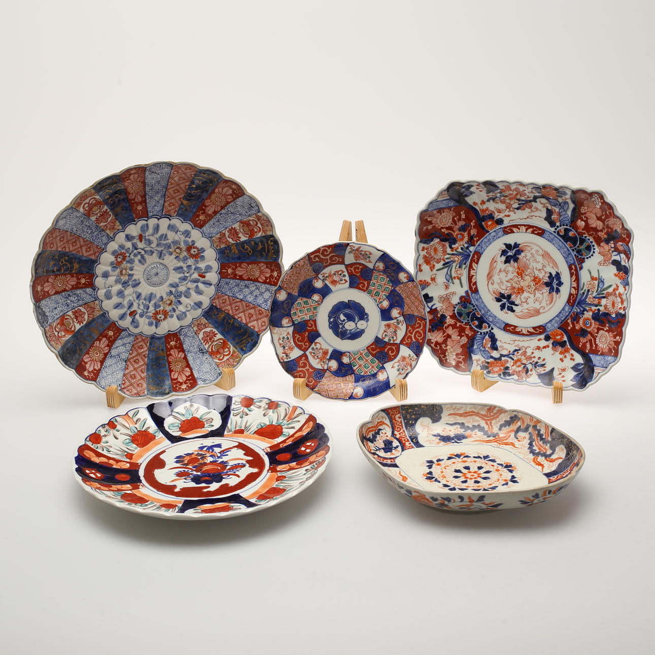 FAT, 3 st. SKÅLFAT, 2 st. Imari.