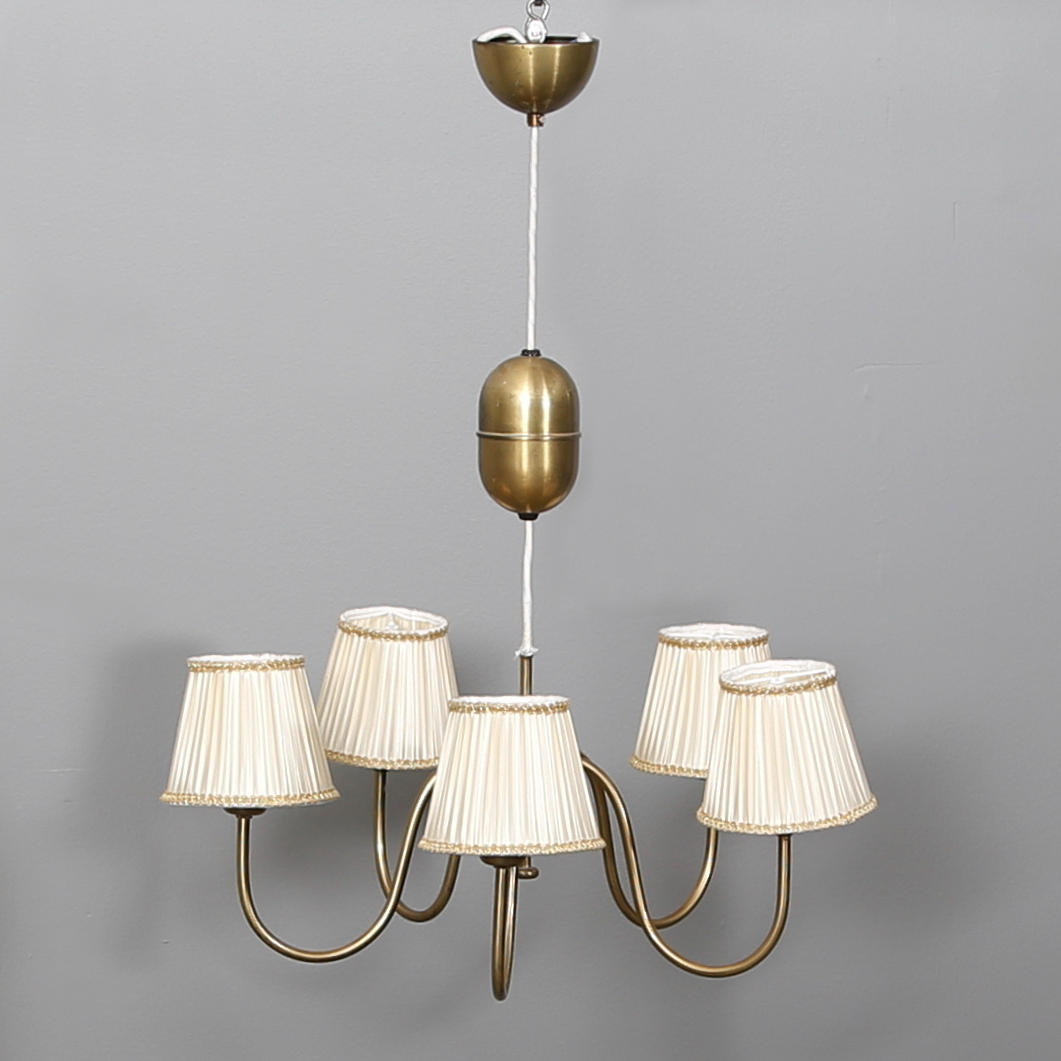 TAKLAMPA i mässing, femarmad.