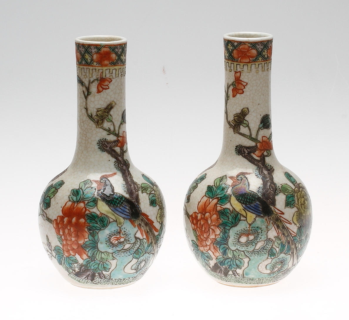 VASER, ett par, porslin, ostindiska, 1900-tal.