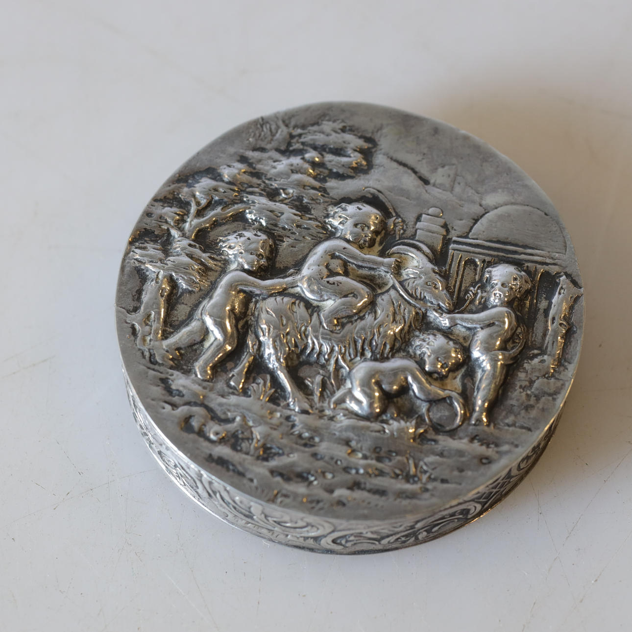 DOSA, sølv, importfrimærker. Samlet vægt ca. 64,6 gram.