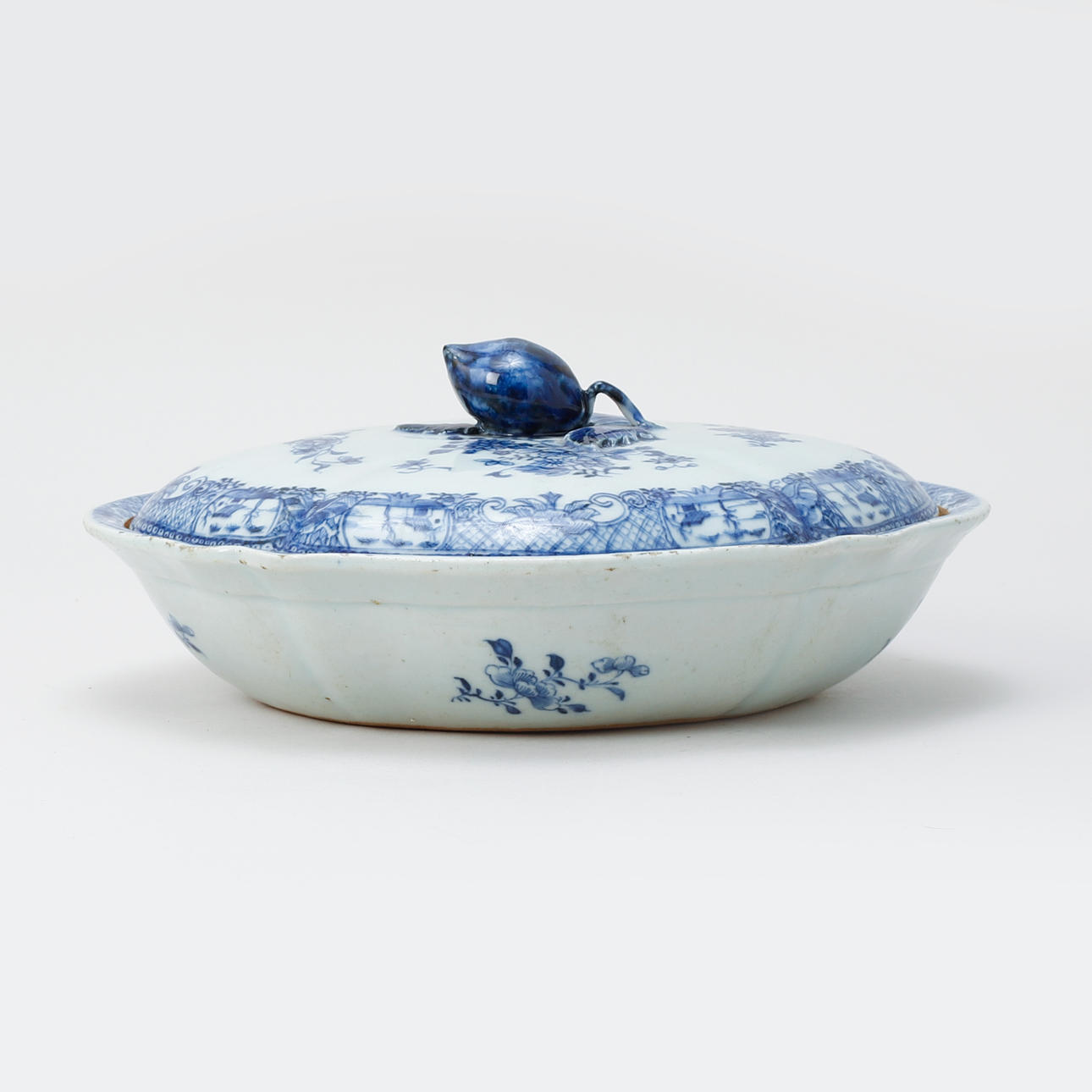 LOCKKAROTT, porslin, Kina, 1700-tal.