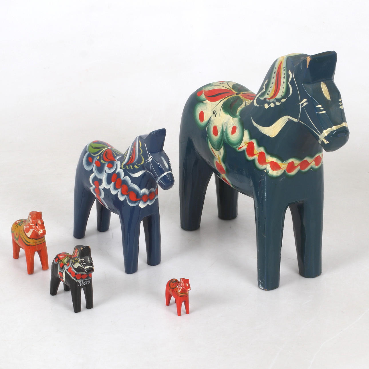 Dalahästar 5 kpl, mm. Nusnäs, 1900-luku.