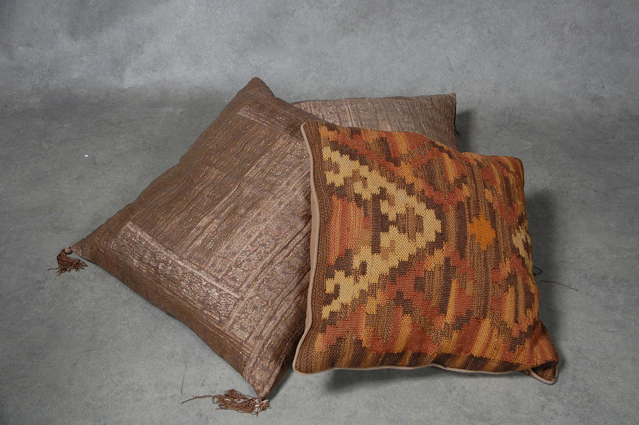 KUDDAR, 3 st, siden, kelim.