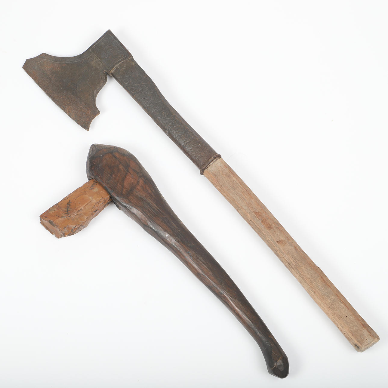 Axes, 2 pieces, incl. flint.