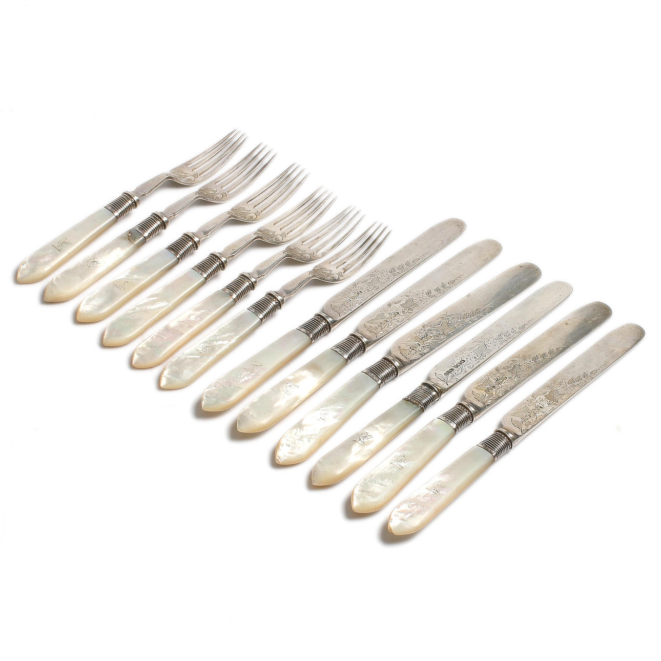 DESSERTBESTICK, sterling silver och pärlemor, Thomas Levesley, Sheffield, England, 18/1900-tal. Bruttovikt 423 gram.