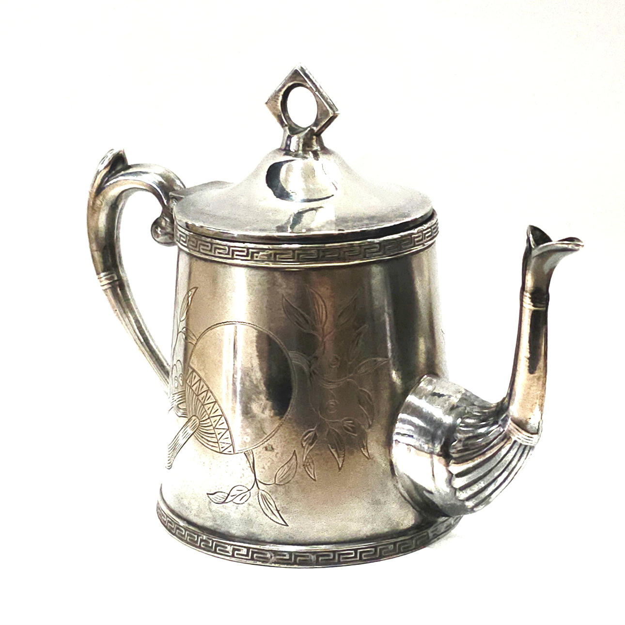 Small chiseled Menesesen tin jug with fan motifs and initials B.M. Circa 1920.