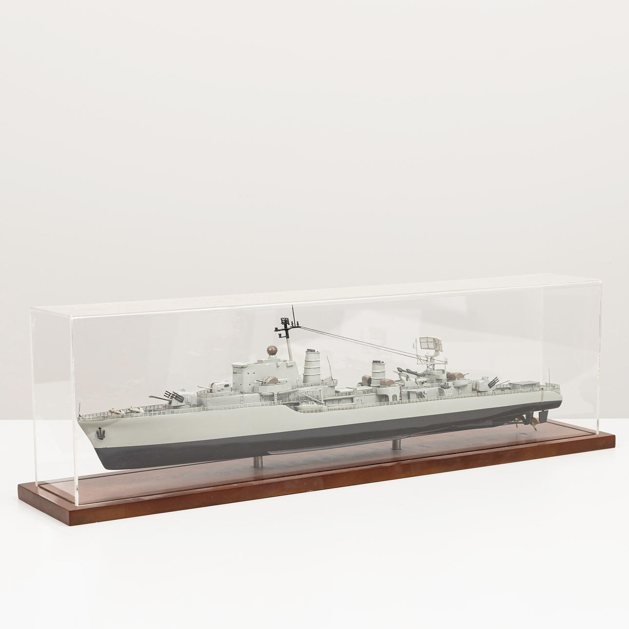 HMS HALLAND/SMÅLAND, DESTROYER, J18, ship model.