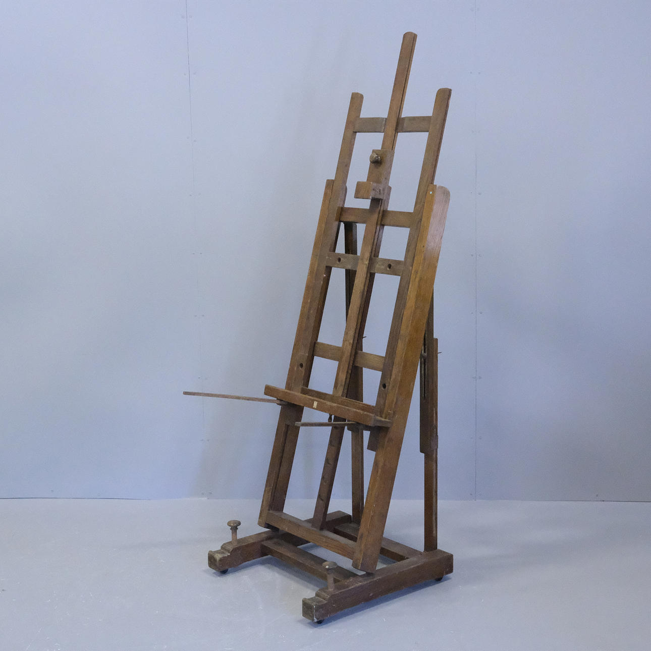 BECKERS LARGE EASEL.