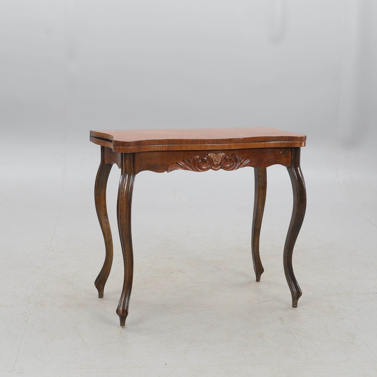 A Neo-Rococo gaming table, 1800/20th century.