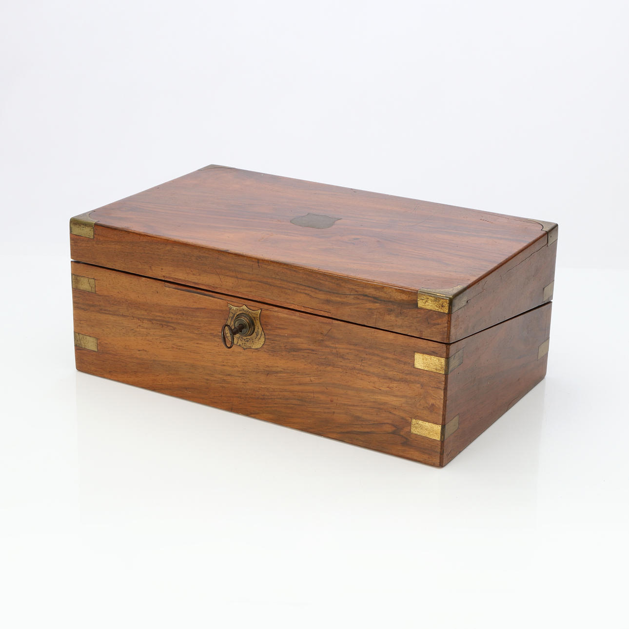 SKRIVE CHAT. Mahogni med messingbeslag, 19. årh.