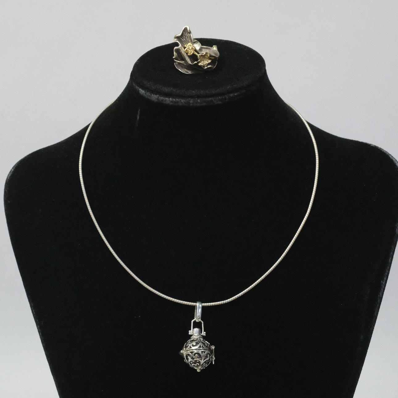 NECKLACE, ANGEL RUFER AND RING, SILVER.