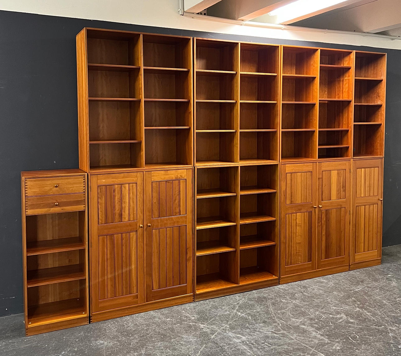 ANDREAS HANSEN. SHELF WALL (9).