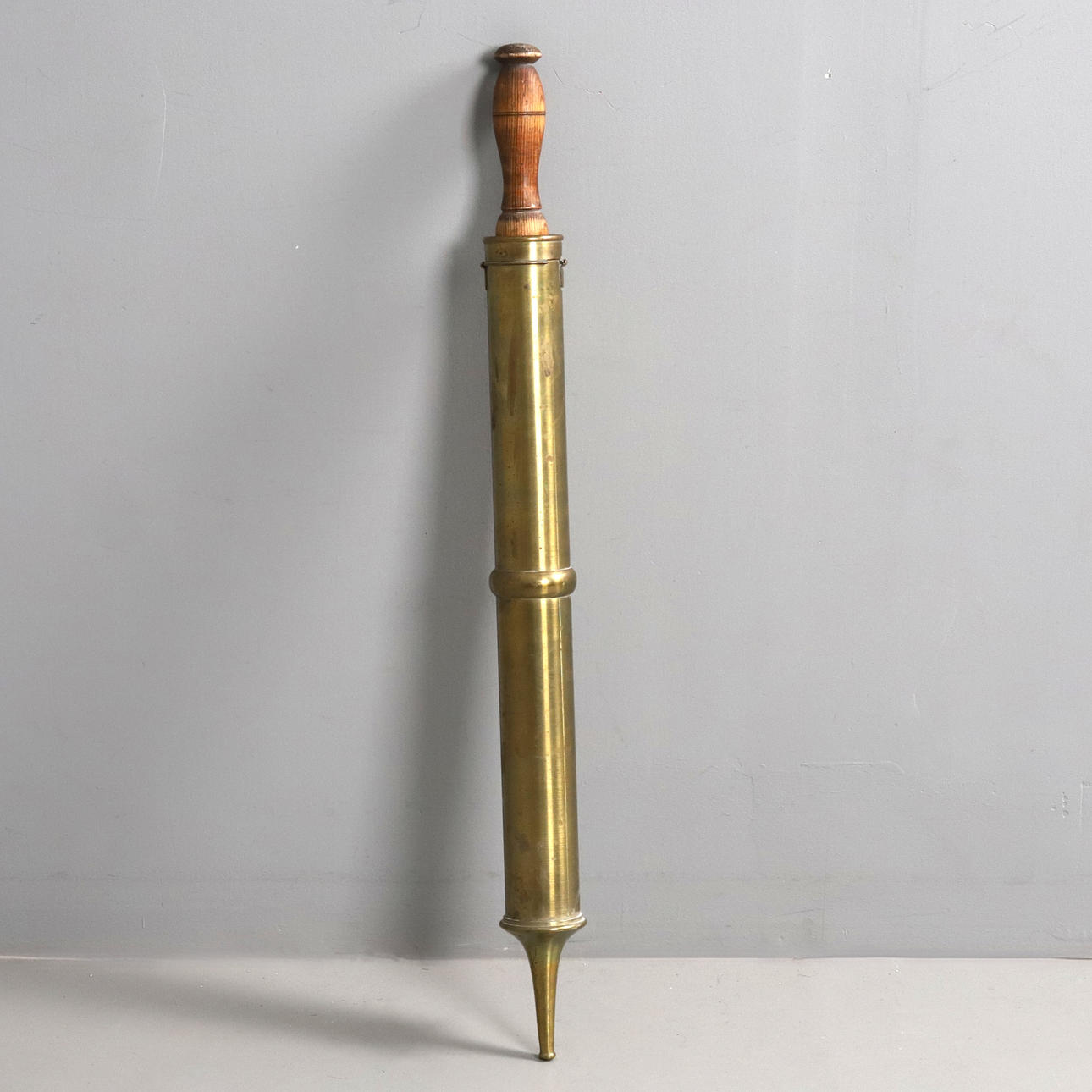 A brass fire sprayer, 19th century.