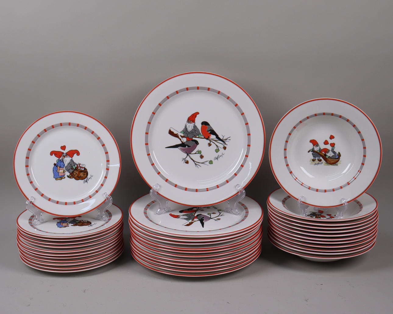 ROLF BERGH, dinnerware with Santa motif, 36 pieces.