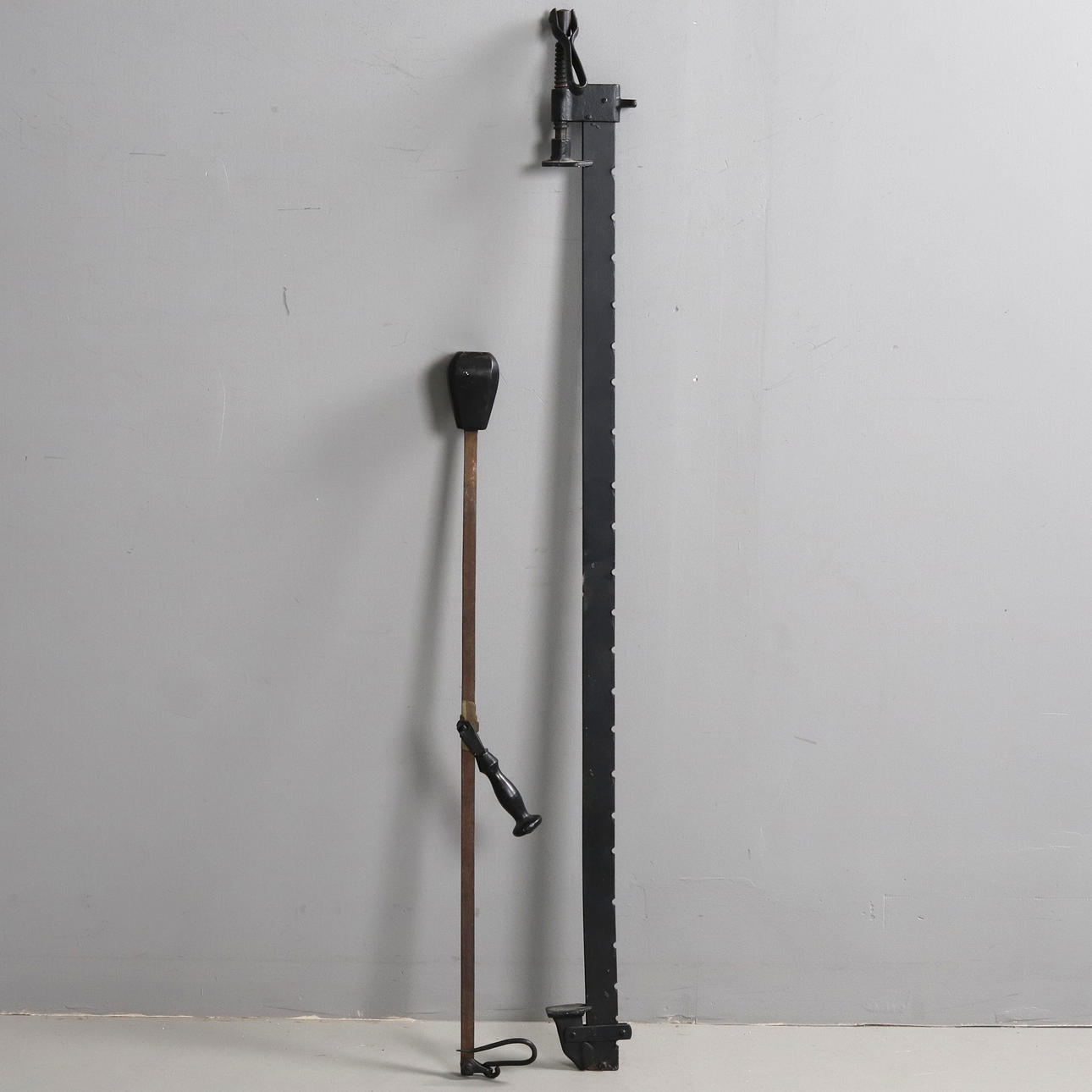 BESSMAN & SCREWDRIVING, FORGING.