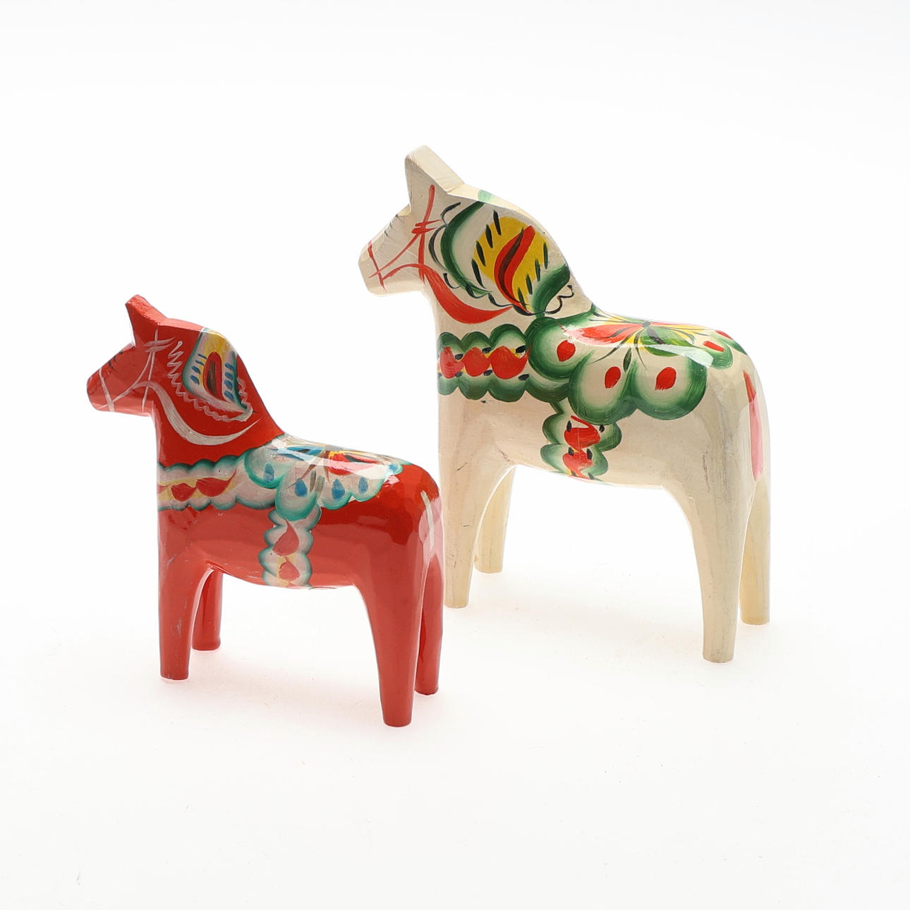 DALAHESTE. Et par, træ.