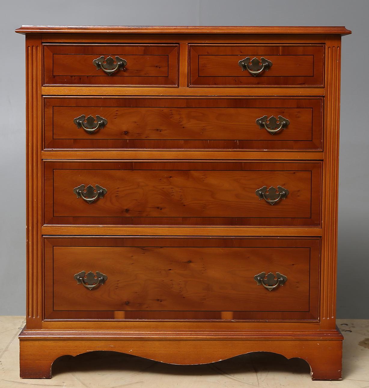 BYRÅ, idegran, engelsk stil, 1900-talets andra hälft.