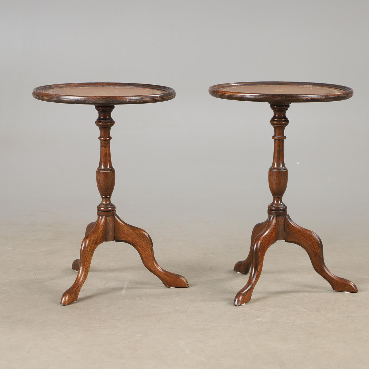 SIDE TABLE, 1 pair, mahogany, English style.