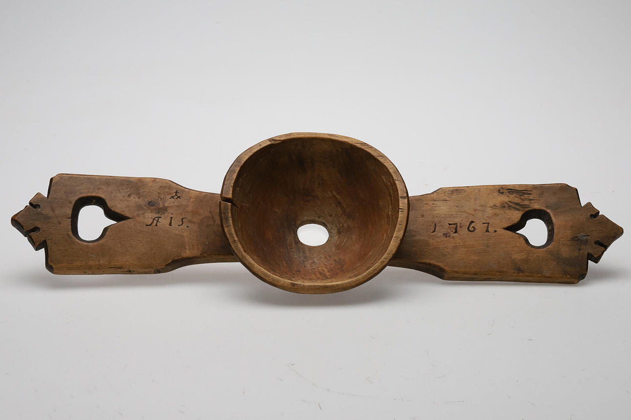 MÆLKENSILAGE. Træ, 18. årh.