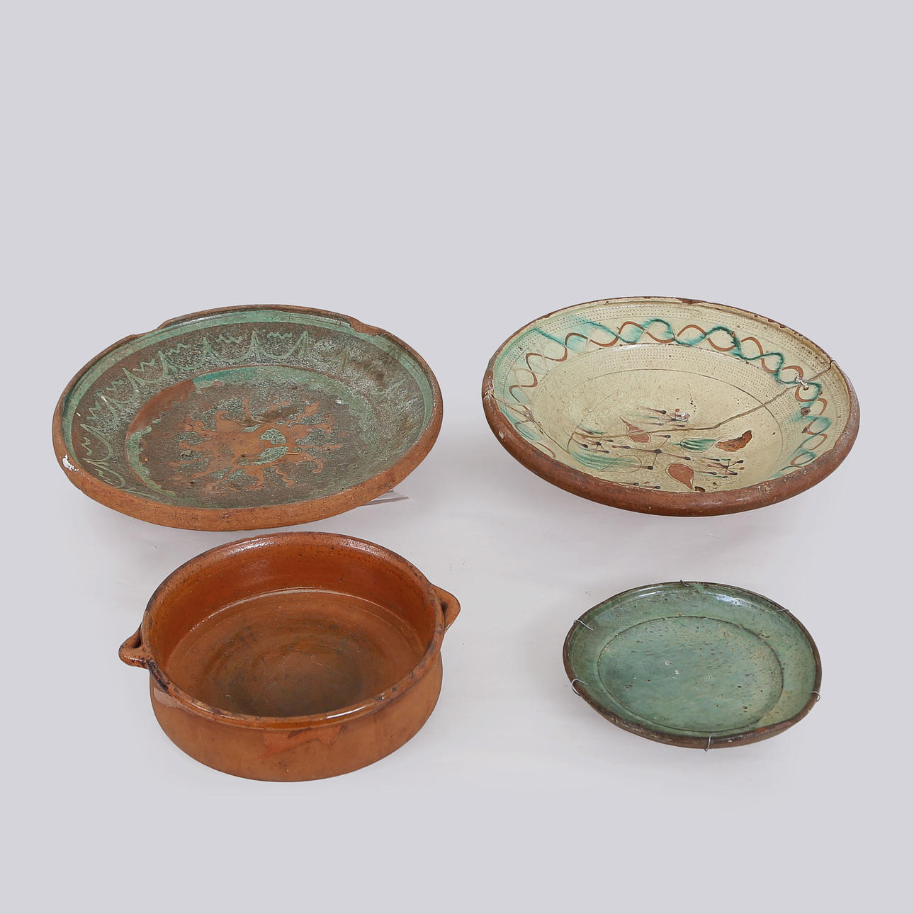 4 CERAMIC DISHES, COMMON USE, 19TH CENTURY.