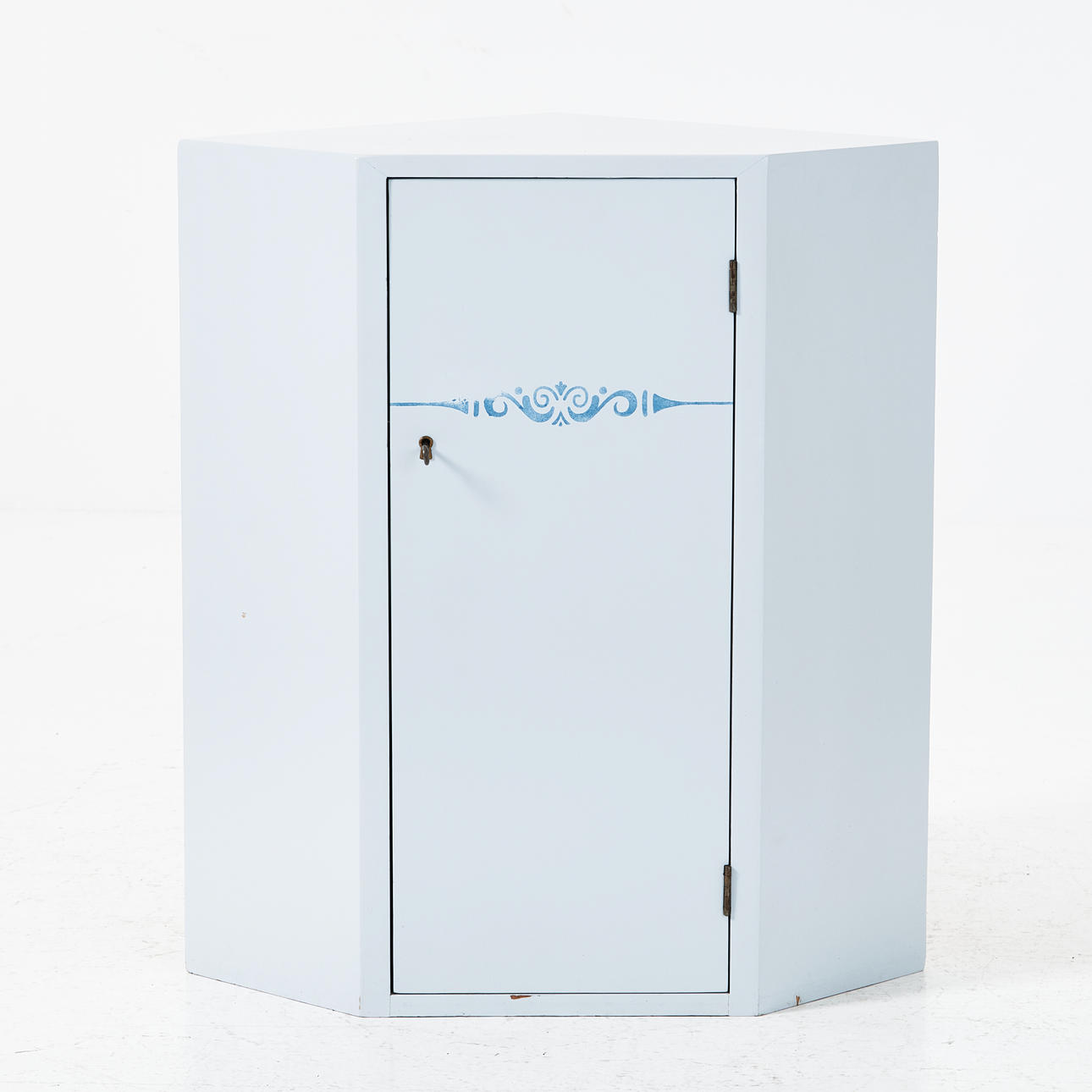 ECKSCHRANK, Die Möbelfabrik der Brüder Carlsson, Virserum.