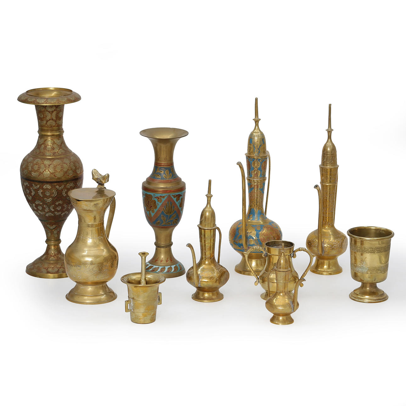 10 BRASS OBJECTS, JUGS, CUP, MORTAR, LIME, ETC.