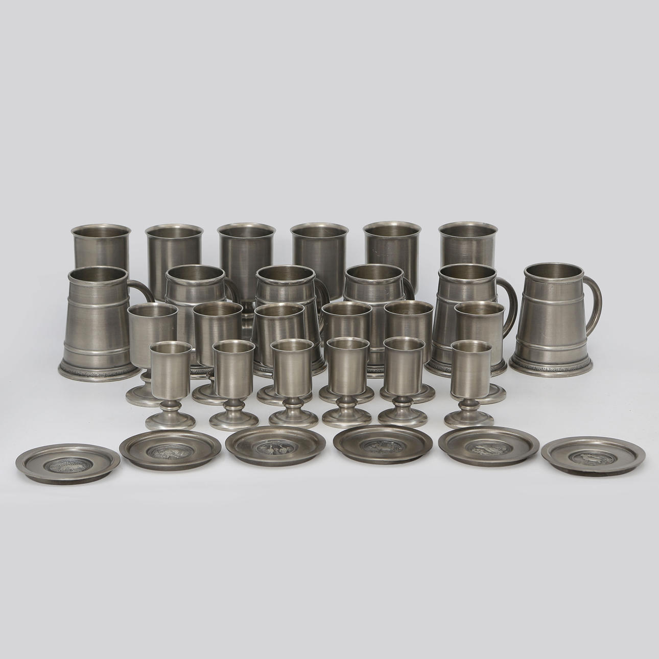 COLLECTION OF PEWTER OBJECTS.