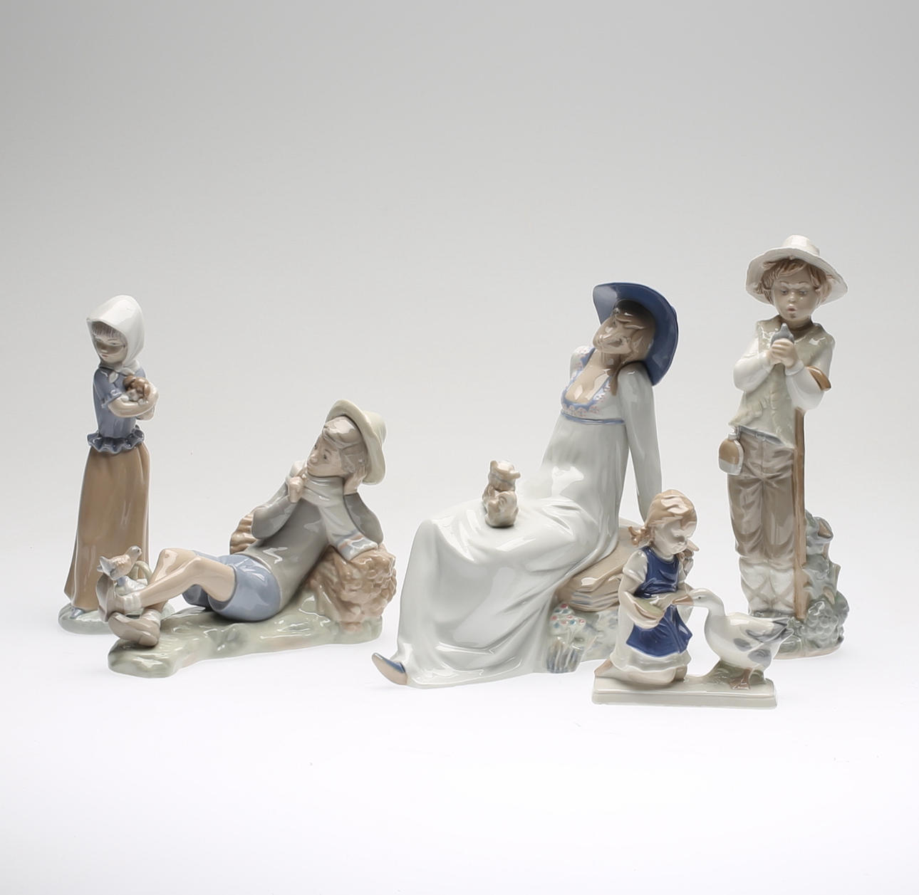 FIGURINER, 5 st, delvis från Llardo, Spanien.