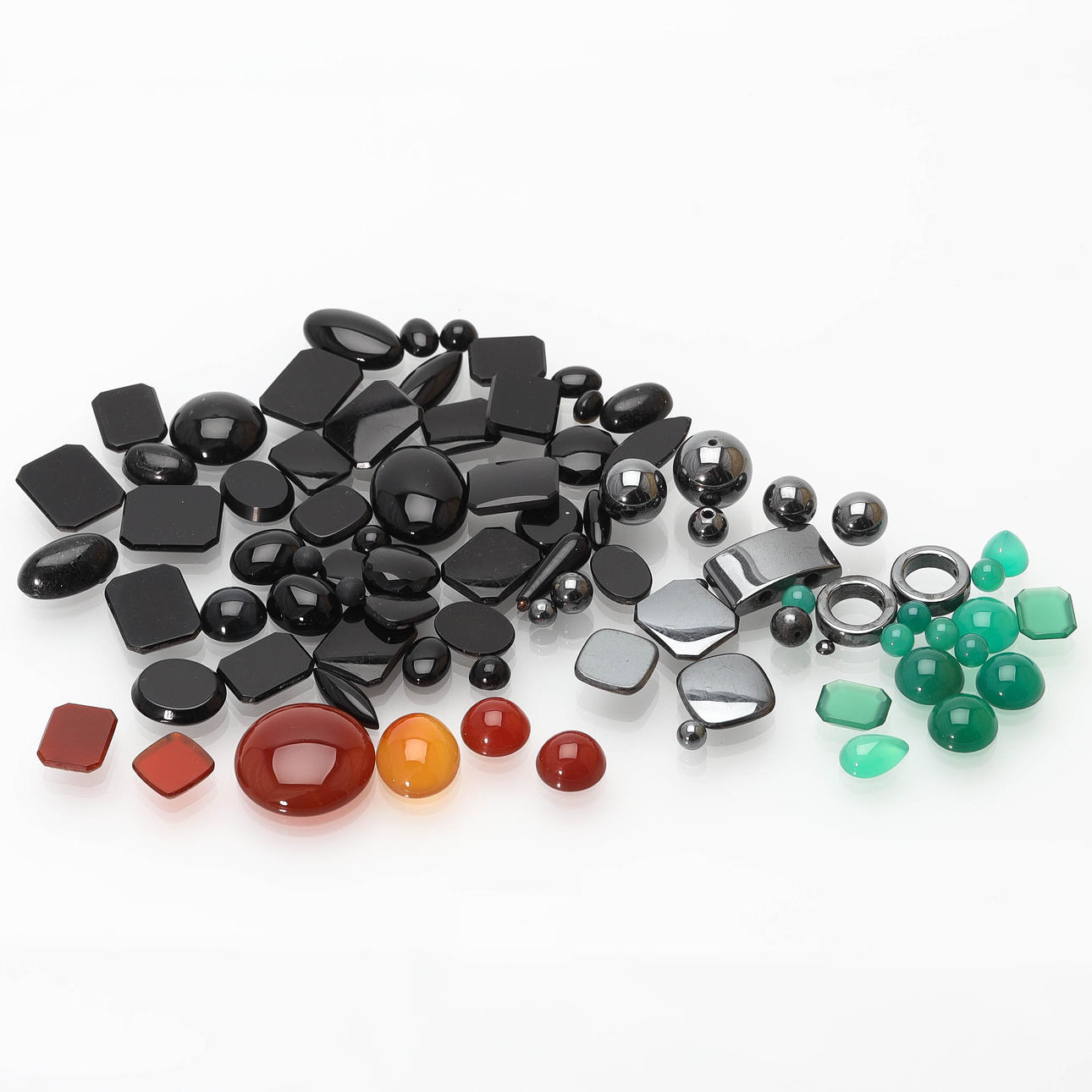 COLLECTION OF GEMSTONES, carnelian, agate, hematite, onyx, total approx. 322ct, unframed.