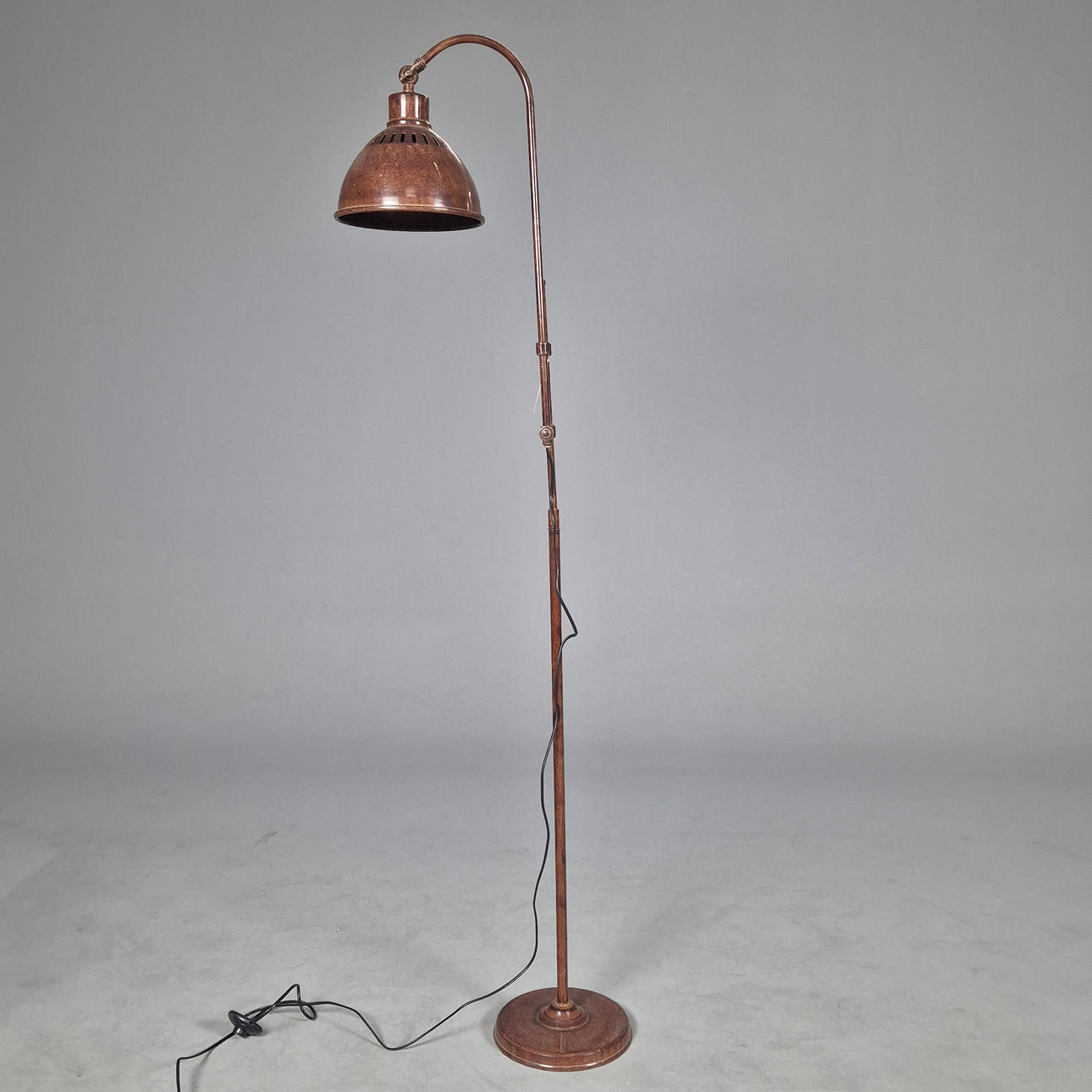 FLOOR STANDING READING LIGHT.