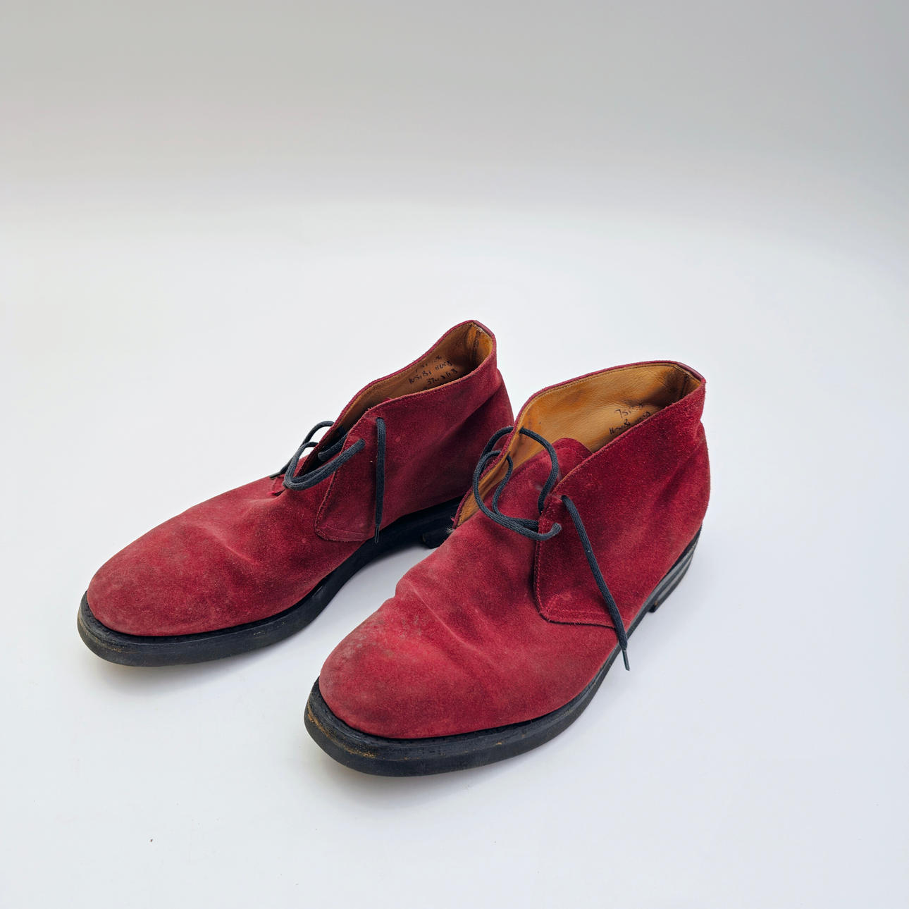 CHURCH'S BOOTIES. BURGUNDY SUEDE.