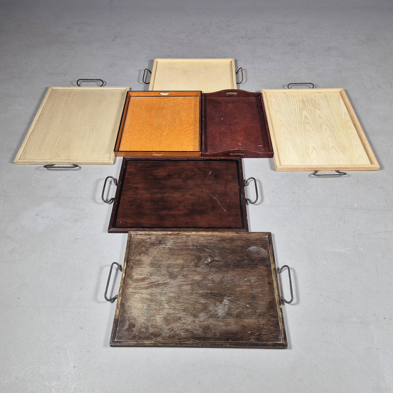 A COLLECTION OF 7 RECTANGULAR TRAYS, OF VARIOUS DESCRIPTIONS.