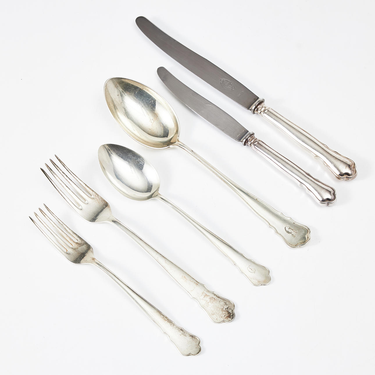 Cubertería, 48 piezas, plateada, modelo Chippendale.