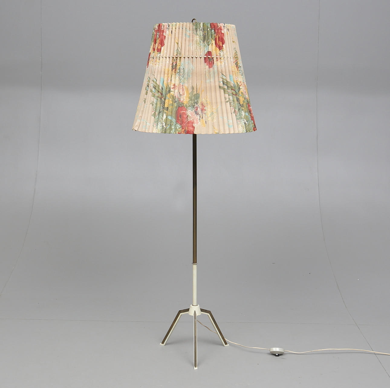 GOLVLAMPA, 1900-talets mitt.