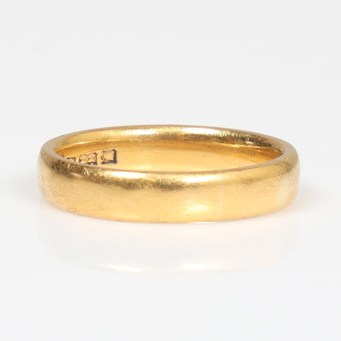 EIN EHERING AUS 22 KARAT GOLD.