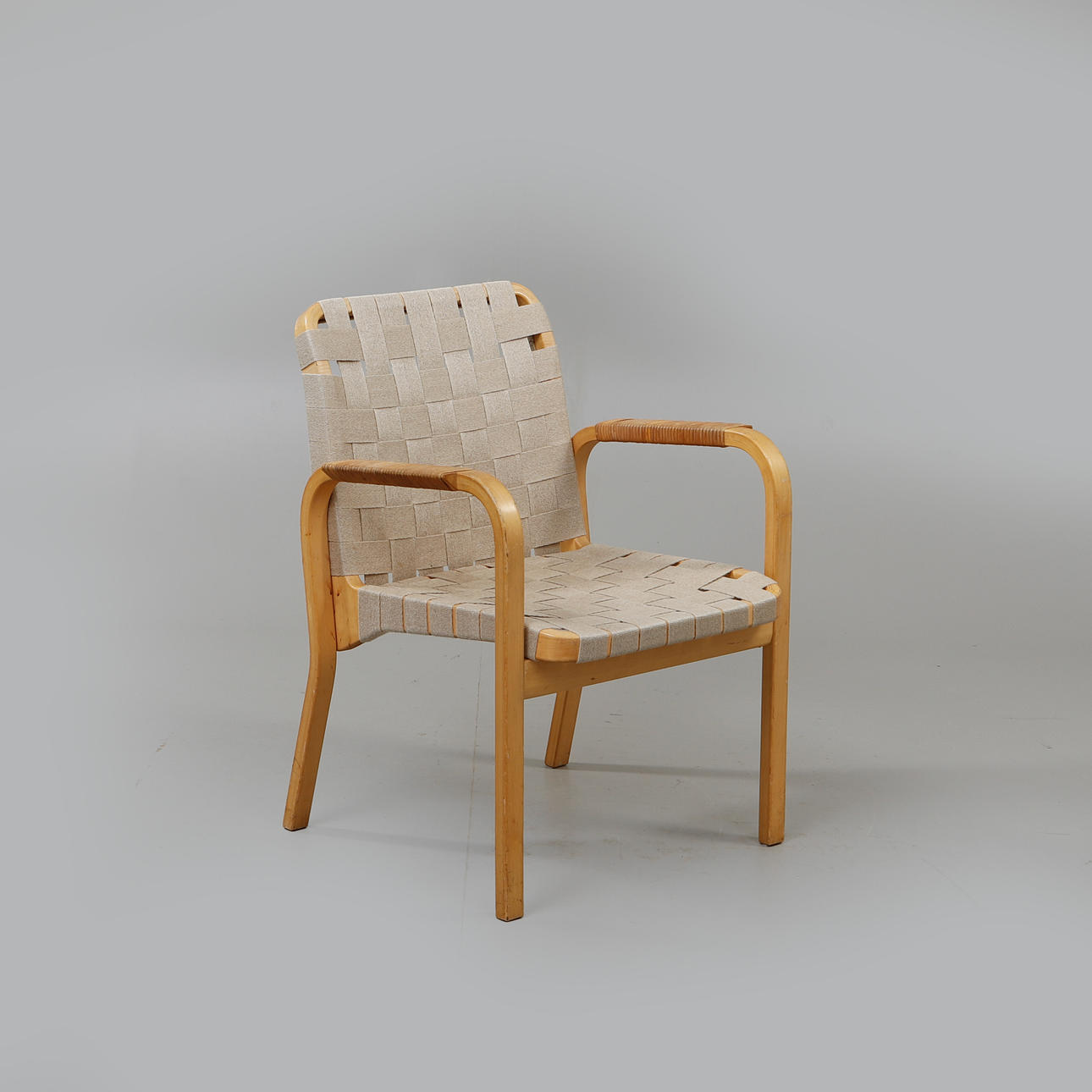 ALVAR AALTO. Nojatuoli, malli NV45.