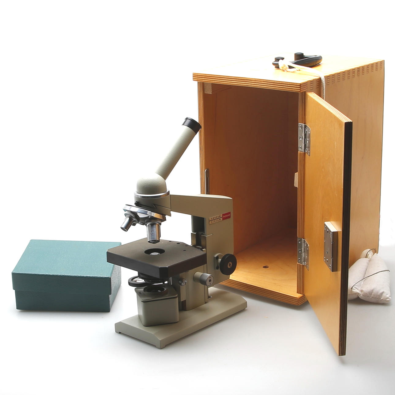 MIKROSKOP, biological microscope, i schatull, Ryssland (Sovjetunionen).