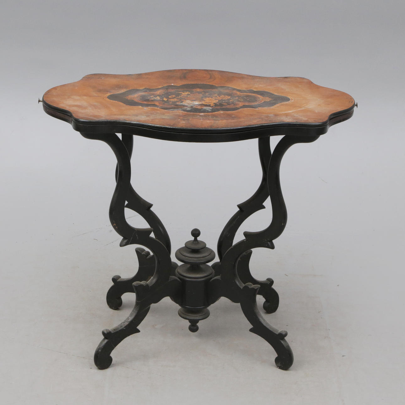 COFFEE TABLE, with intarsia and 2 pull-out plates. turn of the century 1900.