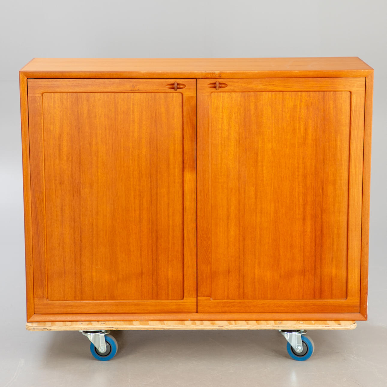 Henry W. Klein. Kommode für Bramin Møbler. 2. Hälfte 20. Jh.