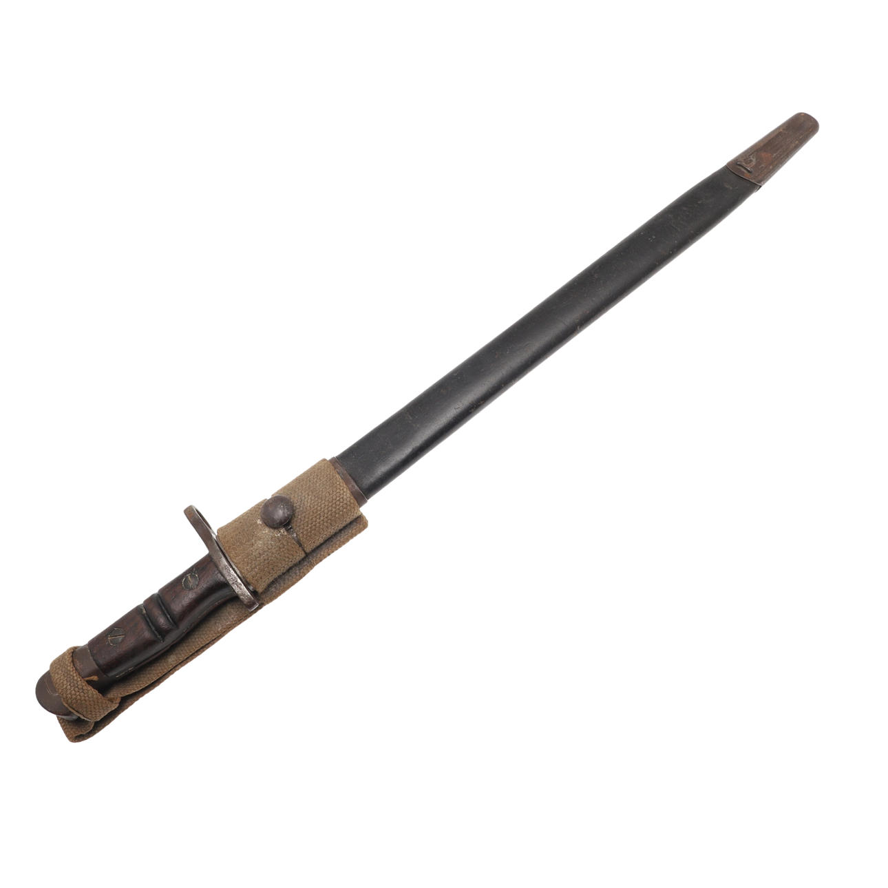 A FIRST WORLD WAR REMINGTON 1913 PATTERN BAYONET AND SCABBARD. Weapons ...