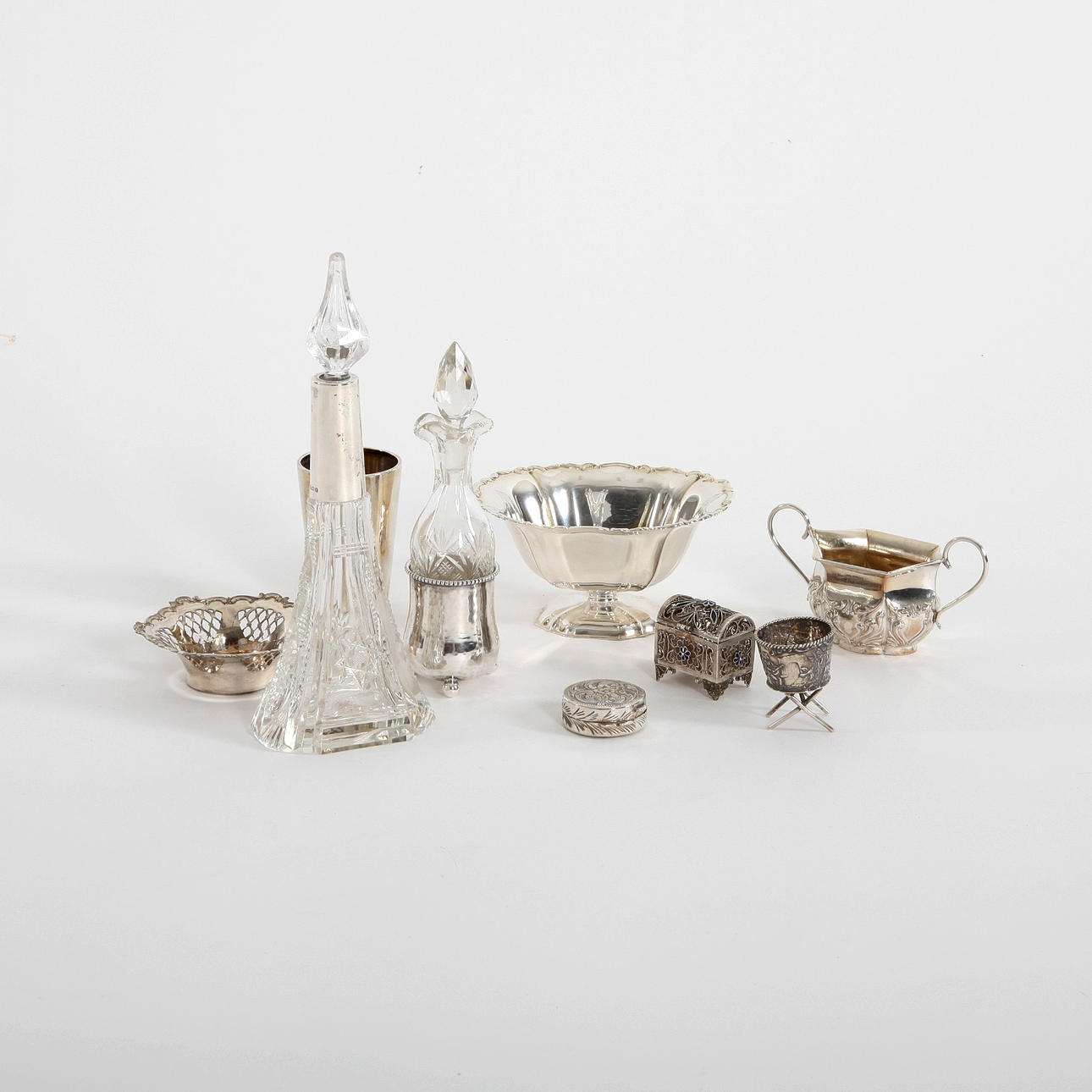 SILVEROBJECTS, 9 pieces, table silver, inter alia from Sweden, England, Italy, 20th century.