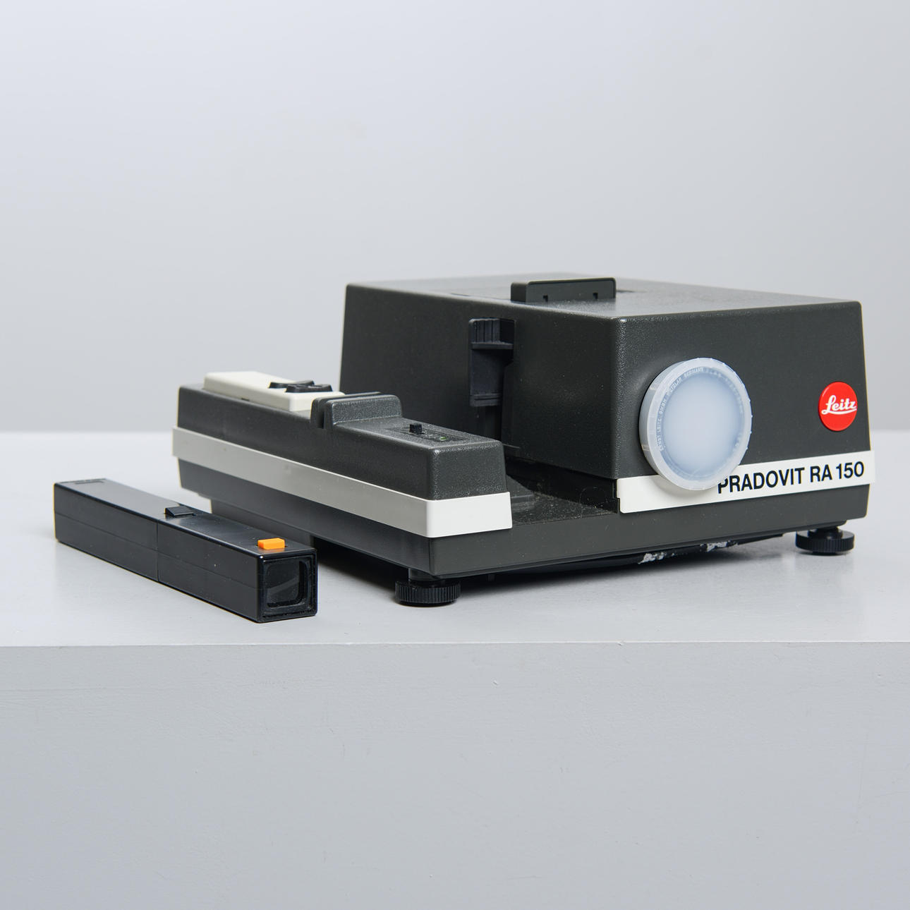 SLIDE PROJECTOR, “Pradovit R/RA”, Leitz.