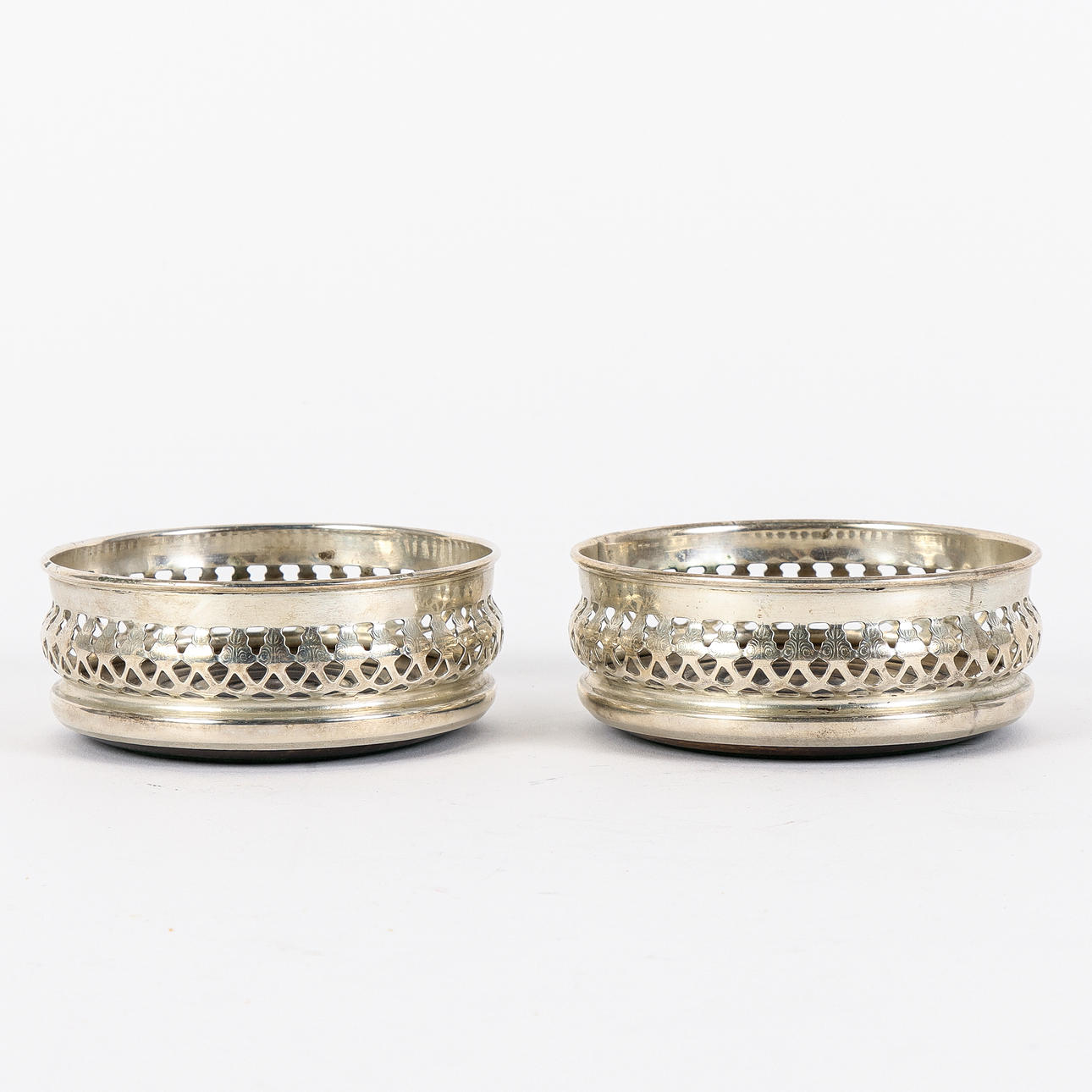 Untersetzer 2, Neusilber, England.