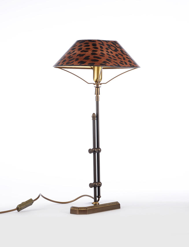 TABLE LAMP WITH LEOPARD-LOOK LAMPSHADE.