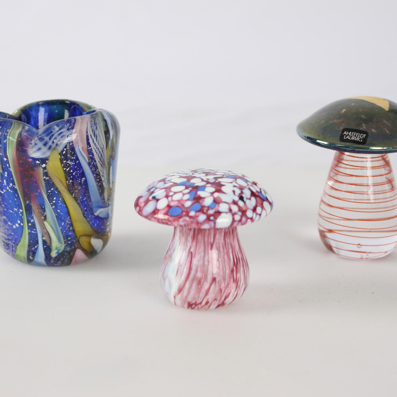 GLASS OBJECTS. 3 pcs. fol. and, Ahlefeldt Laurvig.