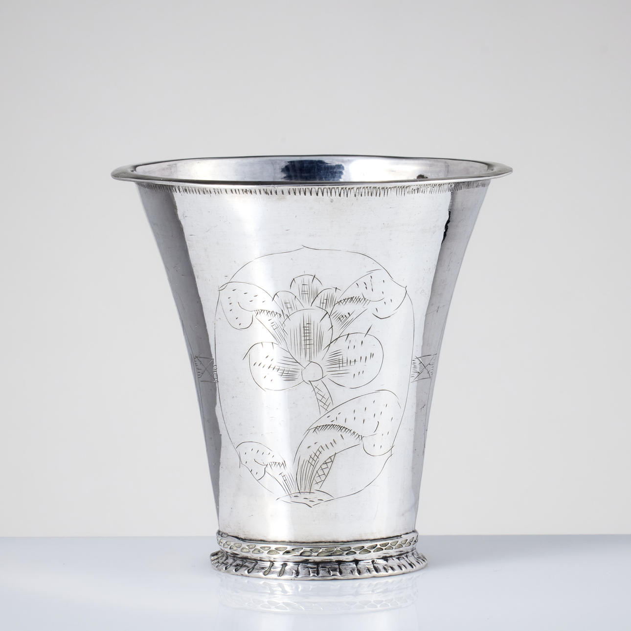 BERNDT HALCK. Kuppi, hopeaa, Halmstad 1765.