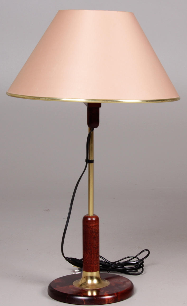 BORDSLAMPA, mahogny och mässing, 1900-talets andra hälft.