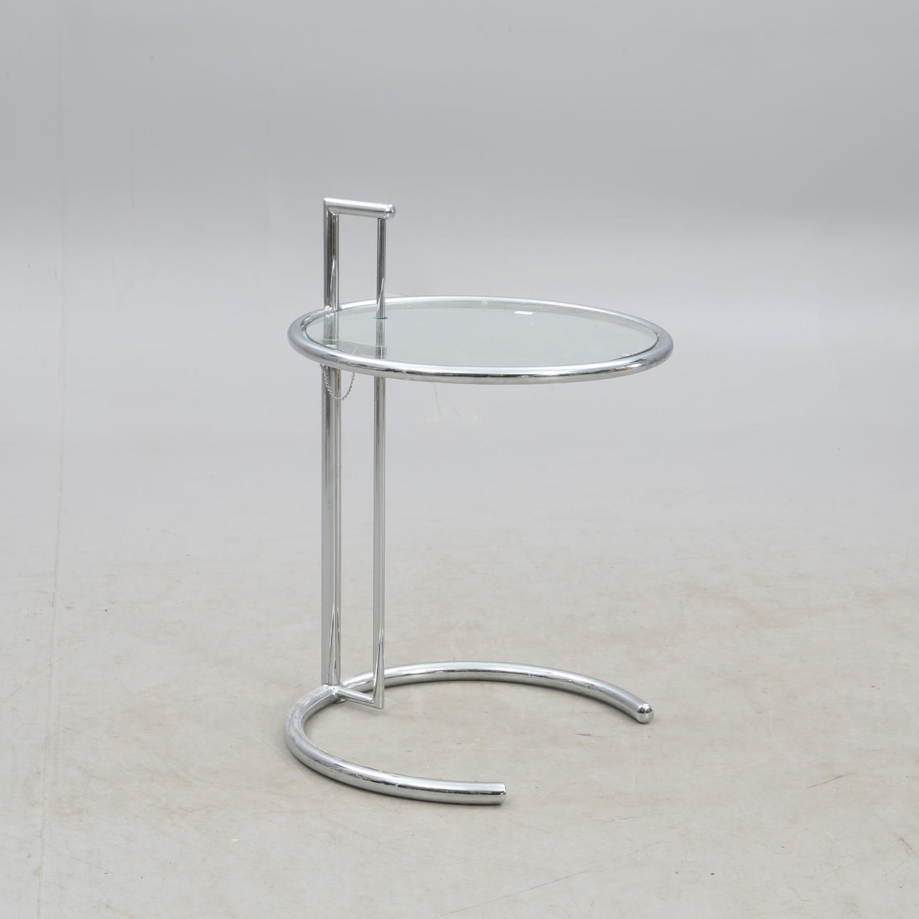 EILEEN GRAY. CLASSICON ADJUSTABLE TABLE.