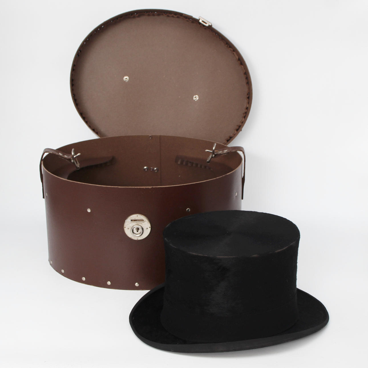 HAT BOX, CYLINDER HAT A.CASSÉ, PARIS.